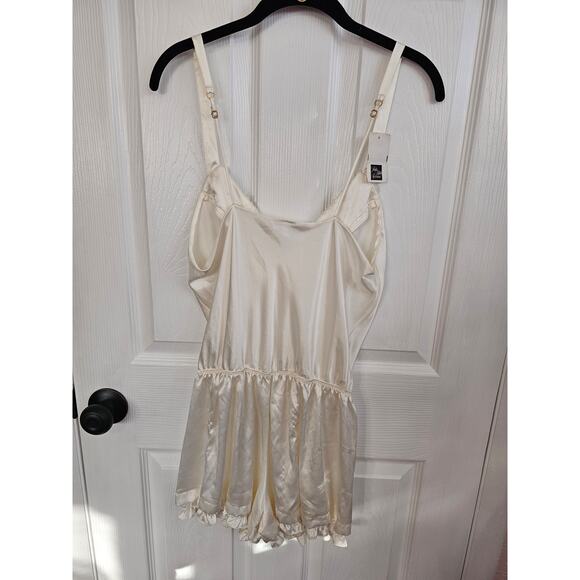 NWT Flora Nikrooz Sexy Satin Ivory Romper Size Medium - Picture 5 of 6